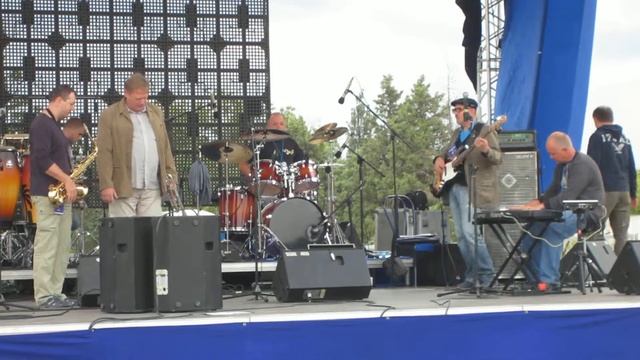 На джаз-фестивале в Коктебеле смотреть онлайн