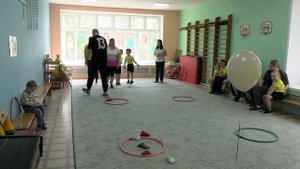 Родители с детьми приняли участие в эстафетах
