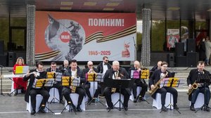 Оркестр "Ля-джаз" - сл. М. Рябинина, муз. Вл. Шаинского "Когда цвели сады"