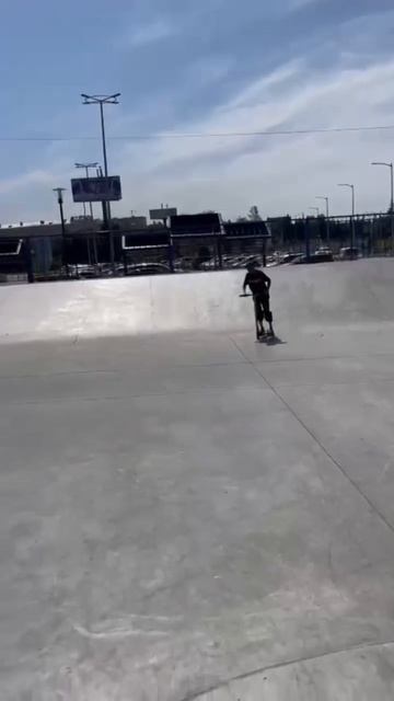 #трюкинасамокате #scootering небольшая линия трюков в угол? смотреть онлайн