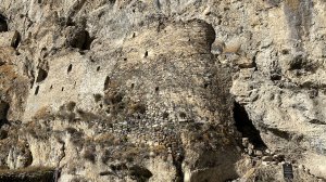 Северная Осетия. Дзивгисская наскальная крепость