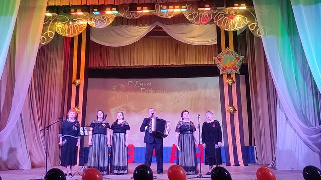 народный вокальный ансамбль "Журавка" песня "16 берёзок" смотреть онлайн