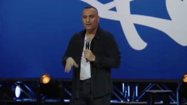 Канадский юморист шутит про русских... смотреть онлайн