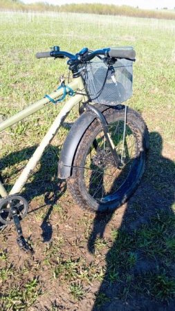 Еду домой через поле / Velosvet: My adventures on two wheels