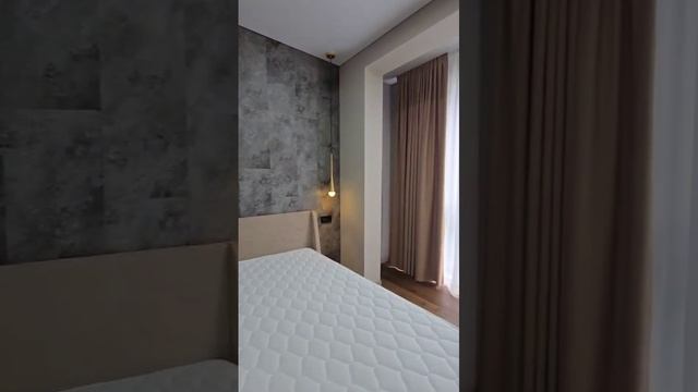 Просторная квартира с дизайнерским ремонтом, мебелью и техникой! смотреть онлайн