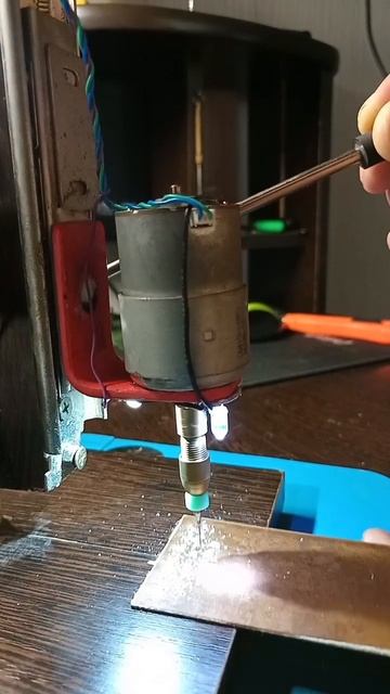 Автоматическое повышение оборотов сверлилки для плат