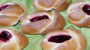 Булочки с малиновым конфитюром