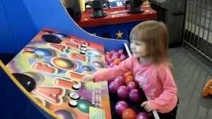 Аттракцион АВТОДРОМ Машинки 🚦 Катаемся на ЭлектроМобиле 🎰 Детские Игровые Автоматы Play Day 🎮