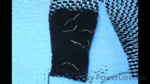 Как связать брюки кукле.