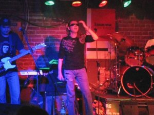 Алкоголь в клубе "Запасник" (г. Москва) 25.06.2008 с песней "Над Москвою" (отрывок)