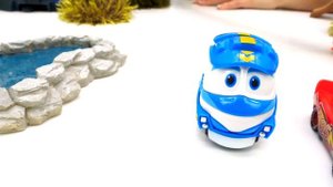 Видео с машинками - Маквин и Вспыш в детском садике. Игры для детей