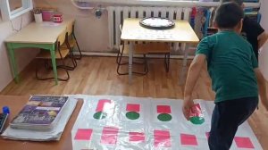 "Ким тургэнник тиийэрий?"