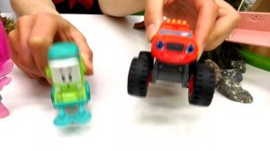 Вспыш и игрушки из мультиков играют в футбол. Развивающее видео для детей ДЕТСКИЙ САДИК