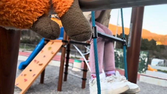 Приключения Вики на детской площадке 🦊 смотреть онлайн