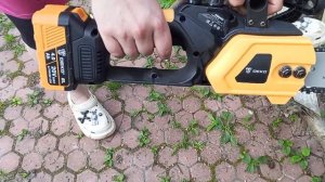 Аккумуляторная цепная пила Деко.
