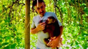 Люська ВЦЕПИЛАСЬ во Влада мертвой хваткой и поехала СОБИРАТЬ ШЕЛКОВИЦУ