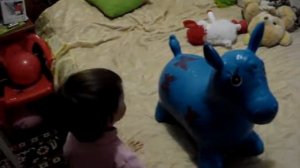 Катаемся на резиновом прыгуне , ослике очень хорошая игра