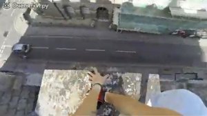 Захватывающий паркур от первого лица по крышам