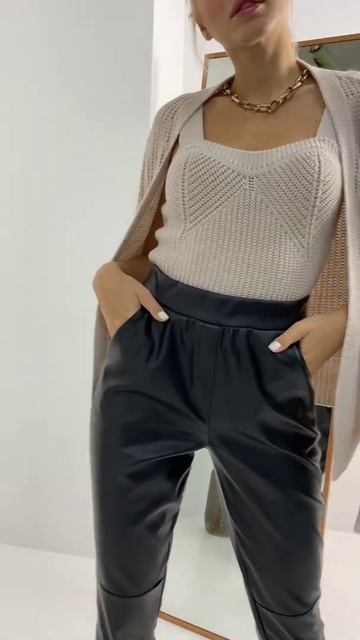 Вязаный топ с акцентным рисунком из полушерстяной пряжи 1627 смотреть онлайн