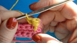 Вязание крючком - Урок 102 Спущенные обвитые столбики