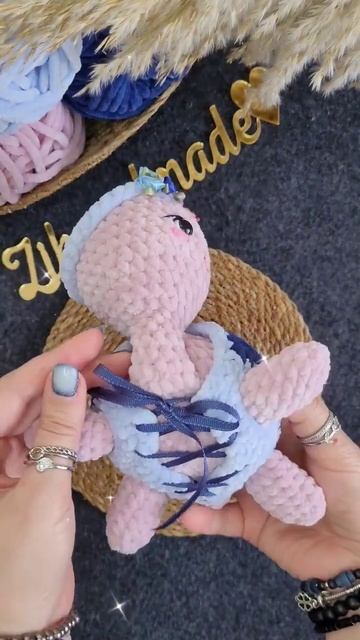 Читай закрепленный комментарий 🐢 Read pinned comment 🐢 #вязание #амигуруми #мккрючком #short смотреть онлайн