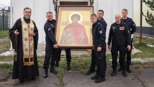 Сотрудники УТ МВД России по ДФО передали икону Святого Георгия Победоносца бойцам ОМОН «Тигр»