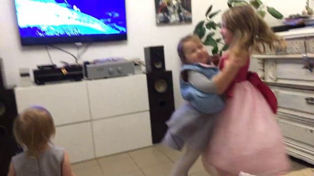 ЭЛЬЗА И АННА. Исполняют Полина ,Милена и Мирослава #эльзаианна
