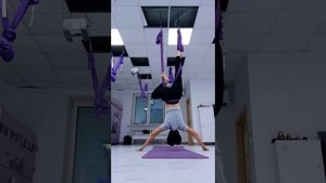 Базовая поза "голубя" в гамаке 🕊