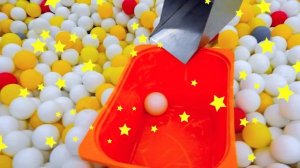 Влад и Никита Влад и Никита делают покупки в магазине игрушек и играют на детской строительной площа