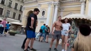 Реакция Прохожих на Бодибилдера без Рубашки