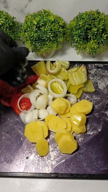 Мясо с овощами на шампурах