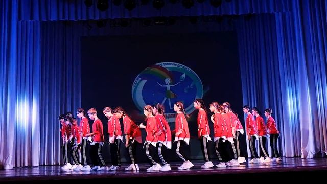 Hip Hop Dance! Лиза и команда monster kids зажигательный хип-хоп