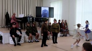 Литературно-музыкальная композиция "Под дорогам войны"