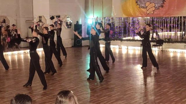 Бальные танцы "Кодрянка" смотреть онлайн