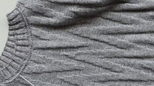 Джемпер женский из кашемира Атрико с теневым узором.