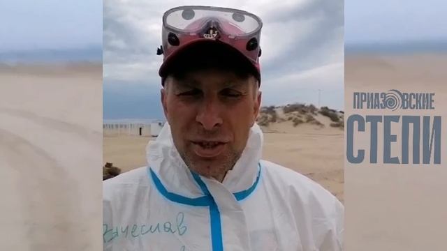 Волонтёры Ейского района продолжают очищать берег Черноморского побережья в Анапе