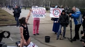 Грудь побрей FEMEN