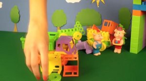 Развивающий мультик. Поросята собирают лего паровозик.