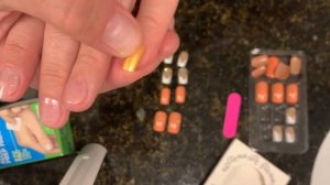 Как быстро и легко наклеить накладные ногти без клея💅🏻Выбираем с вами дизайн