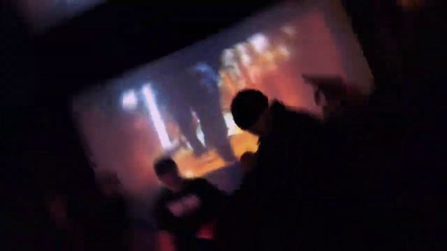 OZHEK1995 Рисуем по мокрой стене.Хип-Хоп тусэ и брейк замесы Копы тёрки драки.