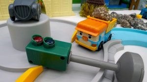 Робокар Поли чинит светофор. Машины сказки - Мультик из игрушек для детей