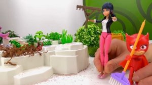 Детский сад Капуки Кануки. Маринетт и игрушки в бассейне