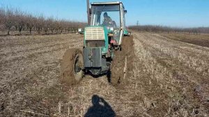 ЮМЗ 4×4. Плуг 4.40