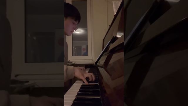 Апрель вешний праздничный день
