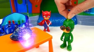 Машины сказки для детей - Герои в масках нашли метеорит - Приключения игрушек из мультиков