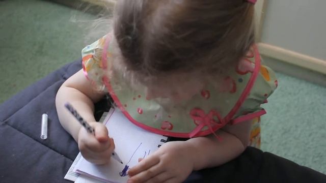 Рисует смешных человечков3 года 4 месяца смотреть онлайн