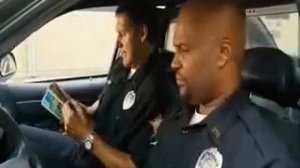 Момент с бабкой и копом в фильме Постал