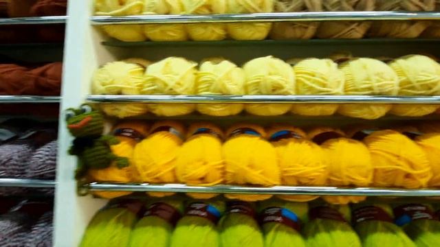 Обзор пряжи в магазине Московской шерстопрядильной фабрики. смотреть онлайн