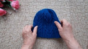 Шапка с красивыми и легкими косами ( аранами) на основе резинки 2х2. // Короткое описание.//