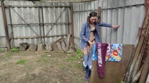 СНЯЛА ТРУСИКИ И ПОСТИРАЛА С ПОДРУГОЙ В СЕЛЕ НА ПР?